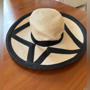 Oscar de la Renta Black and Tan Wide-Brim Hat